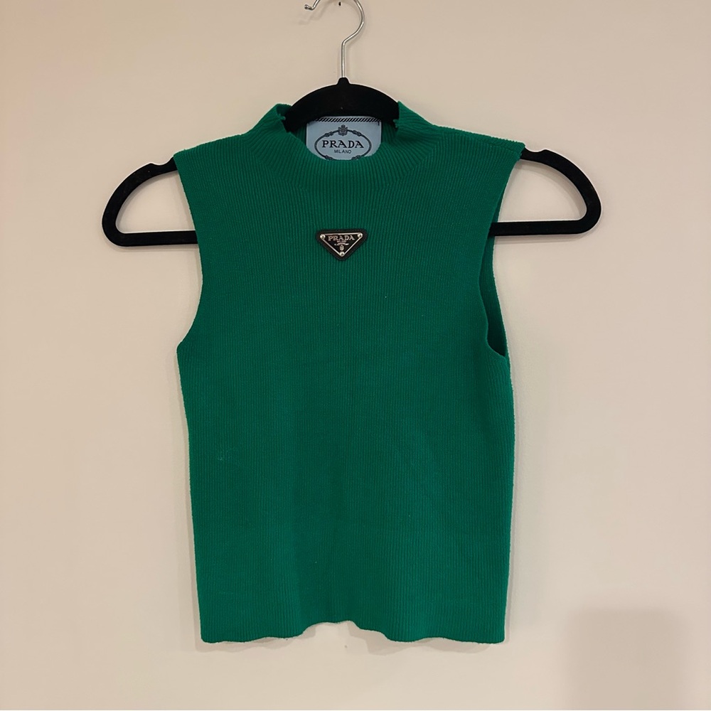 NWOT - logo Green Sleeveless ribbed Top